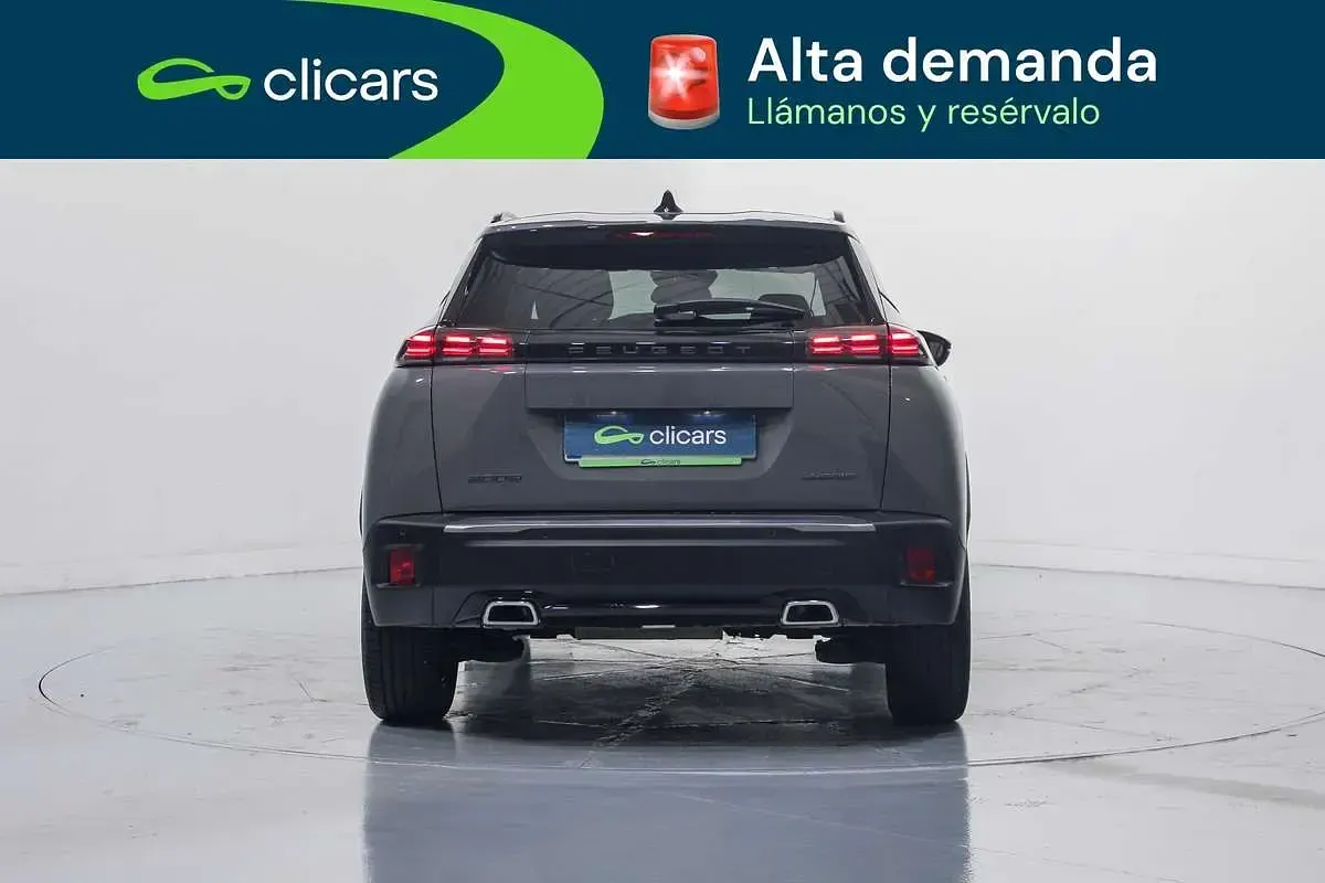 Usado Peugeot 2008 Allure 136 CV (100 kW) 2025 Gris SUV