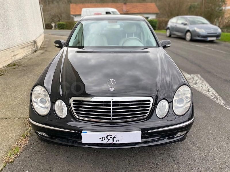 Usado Mercedes E220 Avantgarde 150 CV (110 kW) 2004 Negro Berlina