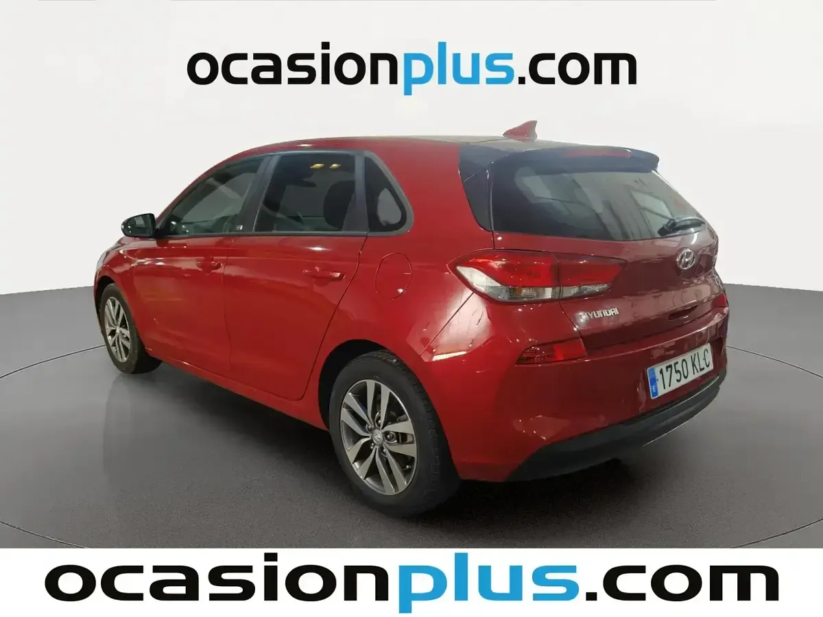 Usado Hyundai i30 110 CV (80 kW) 2018 Rojo Berlina