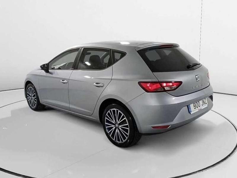 Usado Seat Leon Style 125 CV (91 kW) 2016 Gris Utilitario