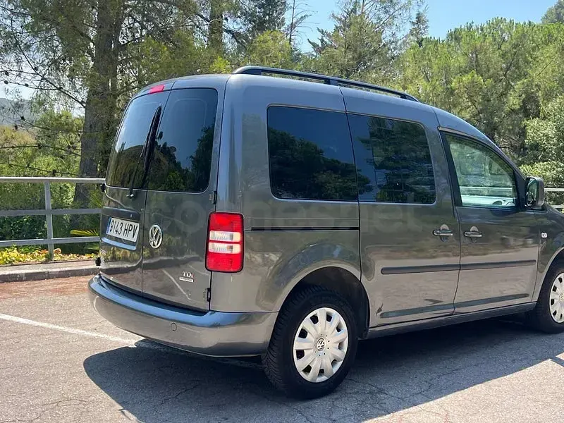 Usado VW Caddy Pro 102 CV (75 kW) 2014 Gris / plata Monovolumen