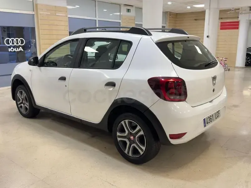 Usado Dacia Sandero Stepway 95 HP (69 kW) 2019 Branco Sedan