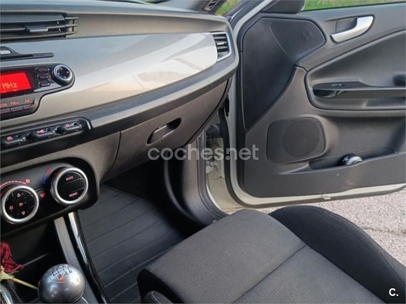 Usado Alfa Romeo Giulietta Distinctive 140 CV (102 kW) 2012 Blanco Utilitario