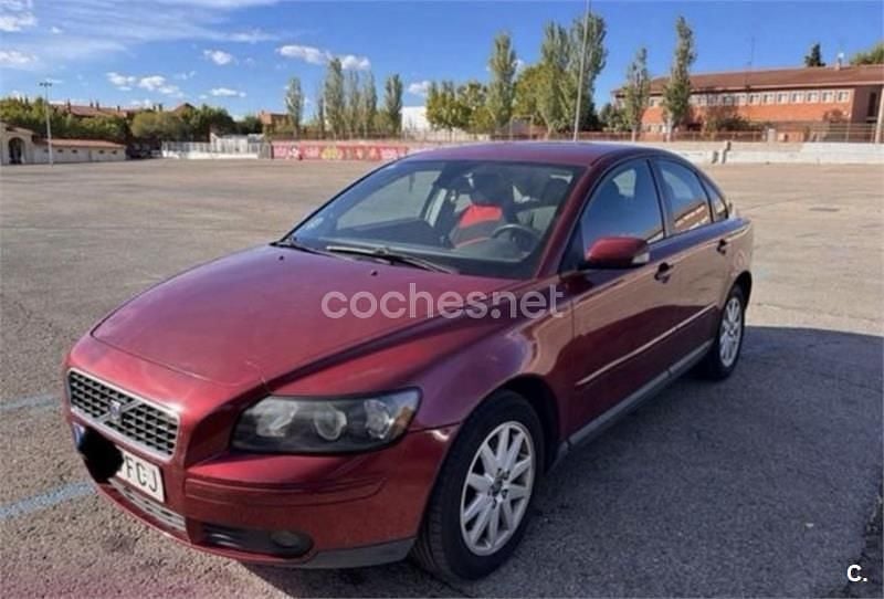 Usado Volvo S40 Kinetic 136 CV (100 kW) 2006 Granate Berlina