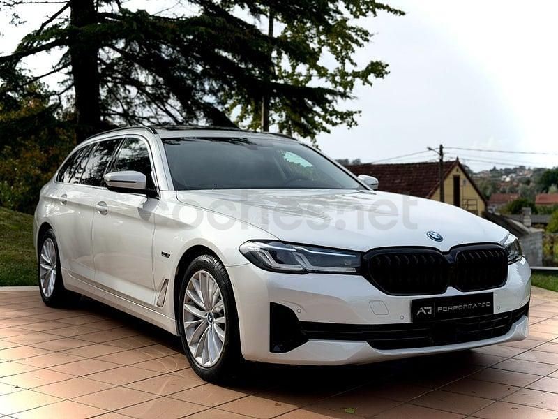 Usado BMW 530e Comfort Edition 292 CV (214 kW) 2022 Blanco Familiar