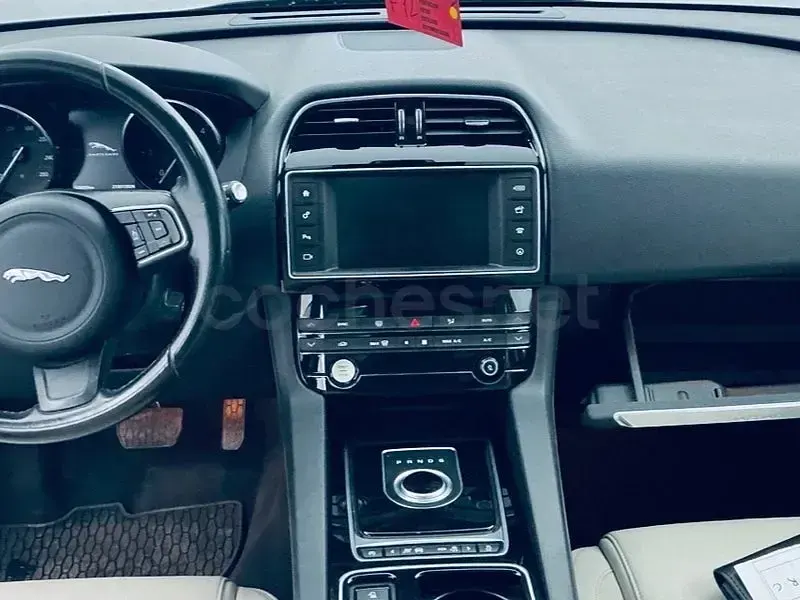Usado Jaguar F-Pace Prestige 180 CV (132 kW) 2017 Negro SUV