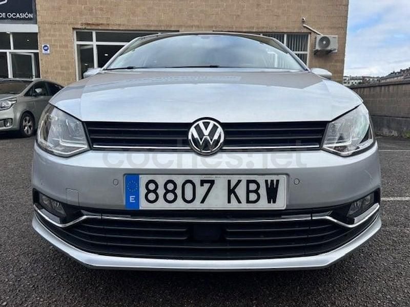 Usado VW Polo Sportline 90 CV (66 kW) 2017 Gris / plata Berlina