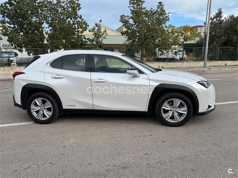 Usado Lexus UX Business Edition 184 CV (135 kW) 2021 Blanco SUV
