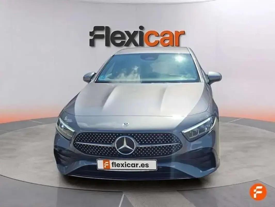 Usado Mercedes A180 136 CV (100 kW) 2024 Gris Berlina