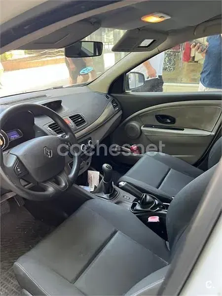 Usado Renault Mégane Authentique 100 CV (73 kW) 2011 Blanco Berlina
