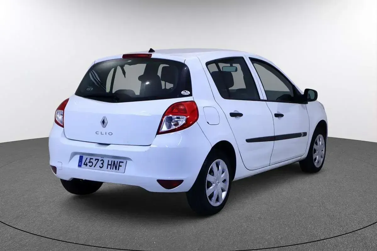 Usado Renault Clio Business 73 CV (53 kW) 2012 Blanco Utilitario