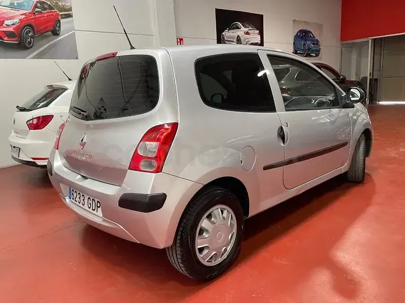 Usado Renault Twingo Authentique 65 CV (47 kW) 2007 Gris / plata Utilitario