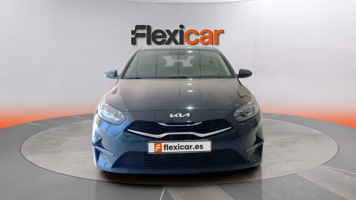 Usado Kia Ceed 136 CV (100 kW) 2023 Gris Utilitario