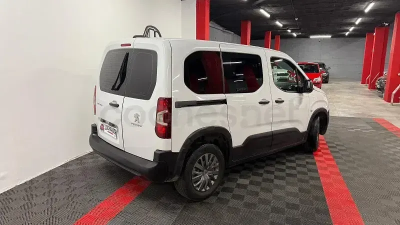 Usado Peugeot Rifter Allure 100 CV (73 kW) 2023 Blanco Monovolumen