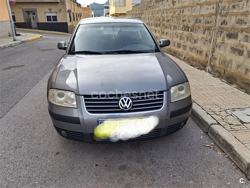 Usado VW Passat Trendline 130 CV (95 kW) 2001 Gris / plata Berlina