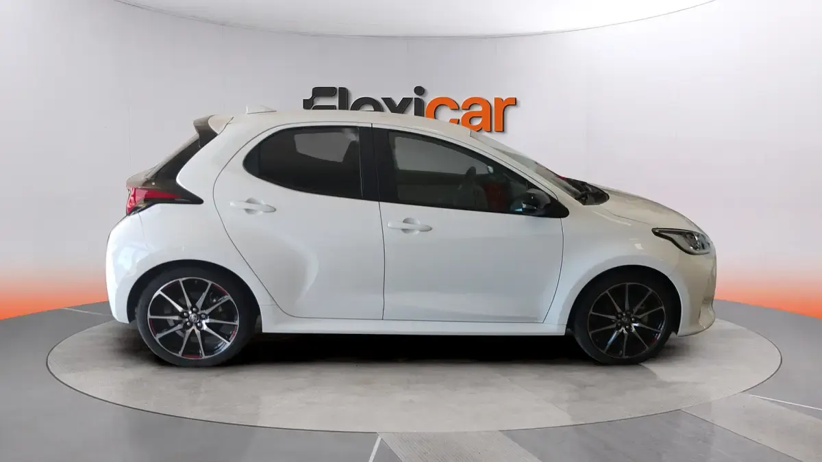 Usado Toyota Yaris Hybrid Sport 116 CV (85 kW) 2023 Blanco Berlina