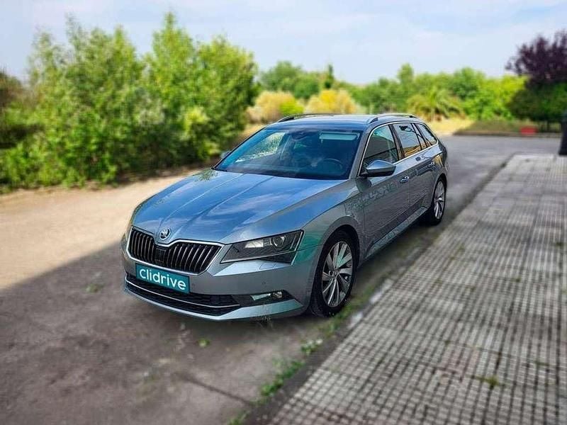 Usado Skoda Superb Style 190 CV (139 kW) 2016 Gris Familiar