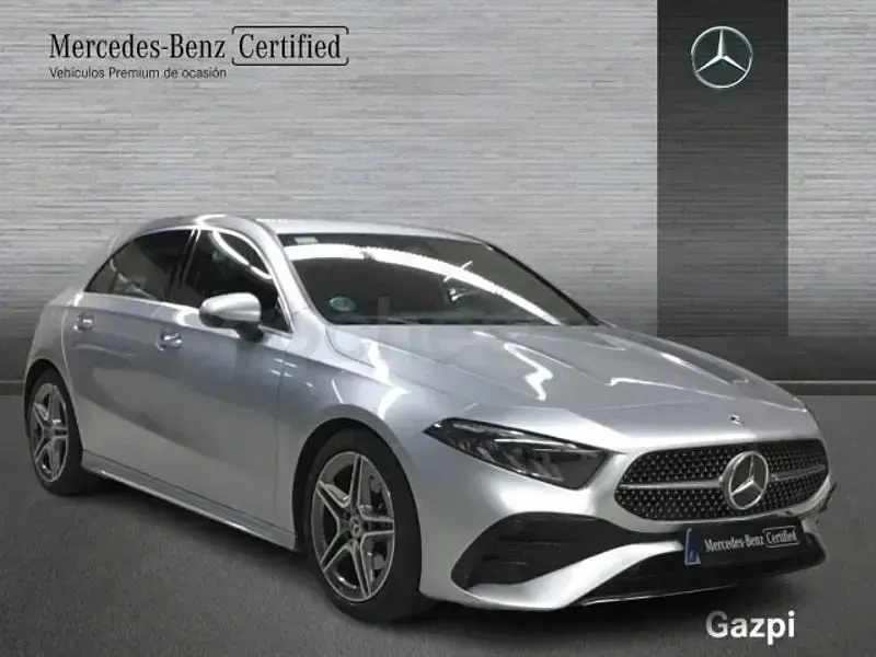 Usado Mercedes A180 136 CV (100 kW) 2025 Gris / plata Berlina