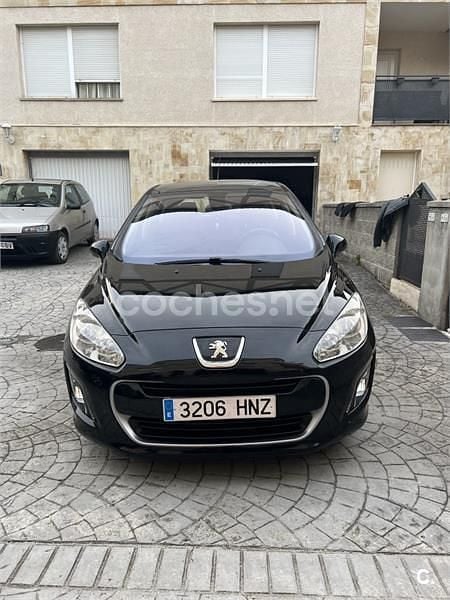 Usado Peugeot 308 Allure 112 CV (82 kW) 2013 Negro Berlina