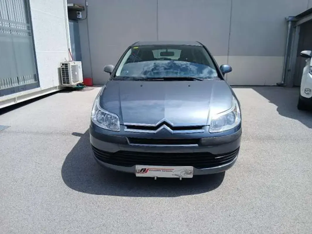 Usado Citroën C4 Seduction 92 CV (67 kW) 2007 Plateado Utilitario