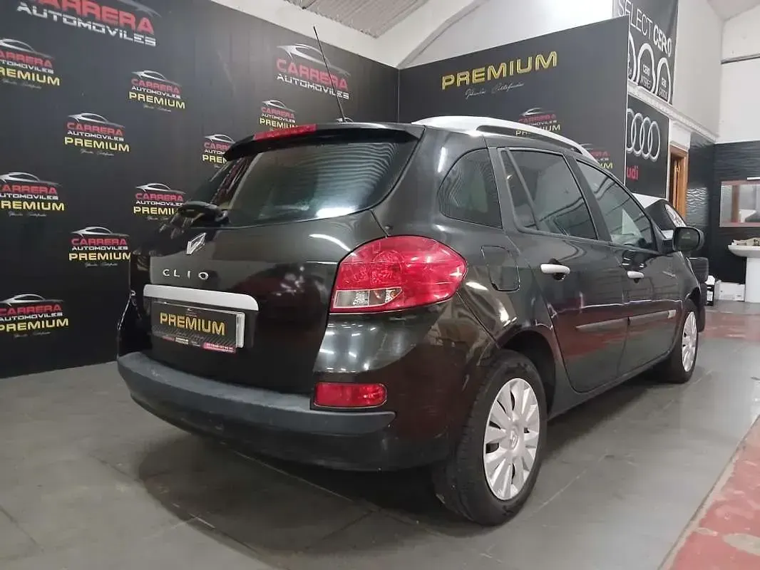 Usado Renault Clio Authentique 75 CV (55 kW) 2009 Negro Familiar
