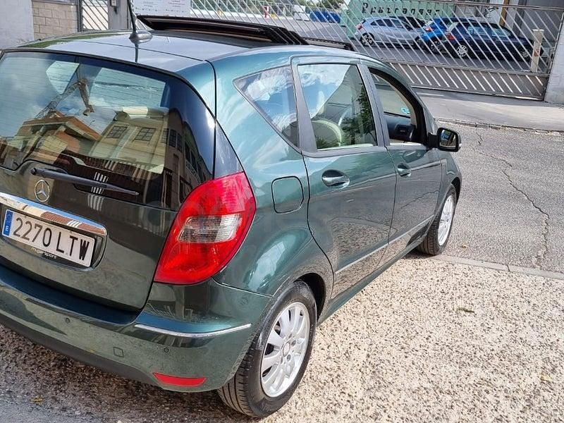Usado Mercedes A180 Avantgarde 116 CV (85 kW) 2011 Verde Monovolumen