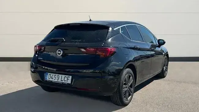 Usado Opel Astra S 125 CV (91 kW) 2019 Negro Utilitario