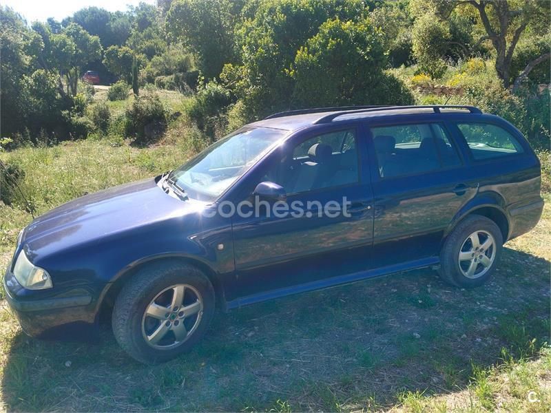 Azul Usado 2002 Skoda Octavia Elegance Familiar | 2300 € - Imagen 1/2