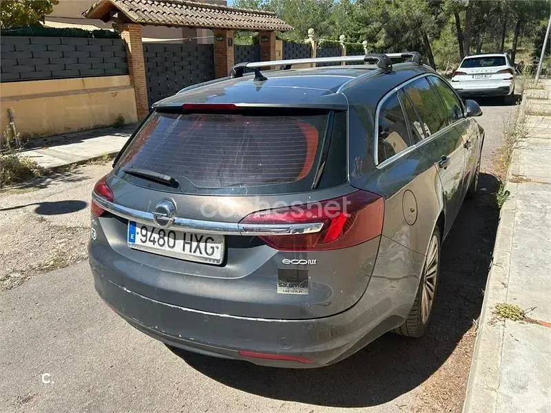 Usado Opel Insignia Excellence 140 CV (102 kW) 2014 Negro Familiar