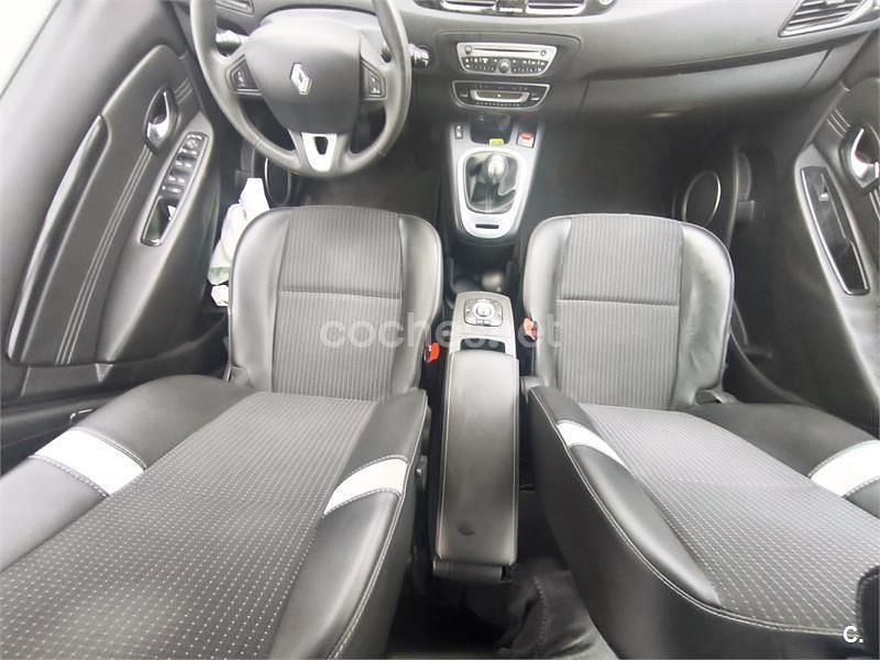 Usado Renault Grand Scénic III Dynamique 110 CV (80 kW) 2012 Beige Monovolumen