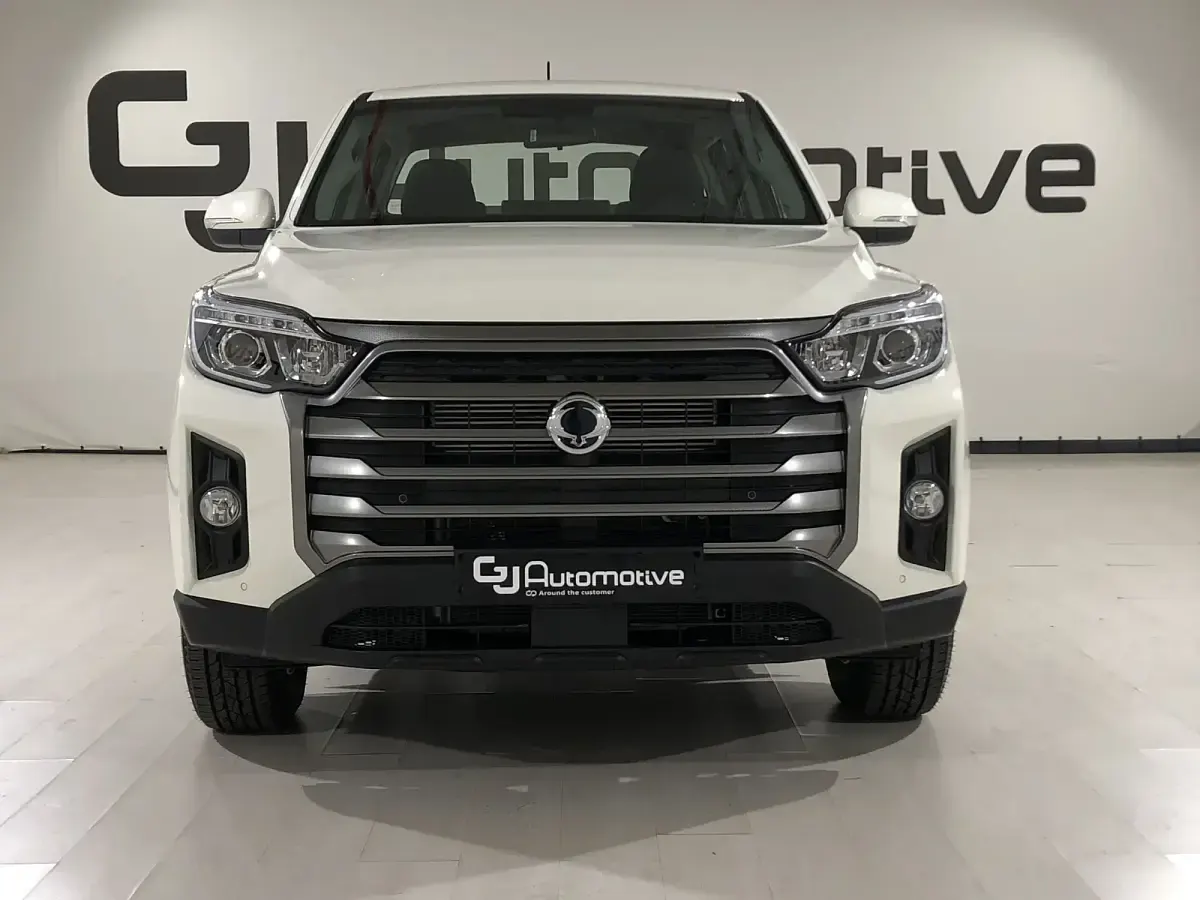 Usado SsangYong Musso 202 CV (148 kW) 2023 Blanco Pickup/Camioneta