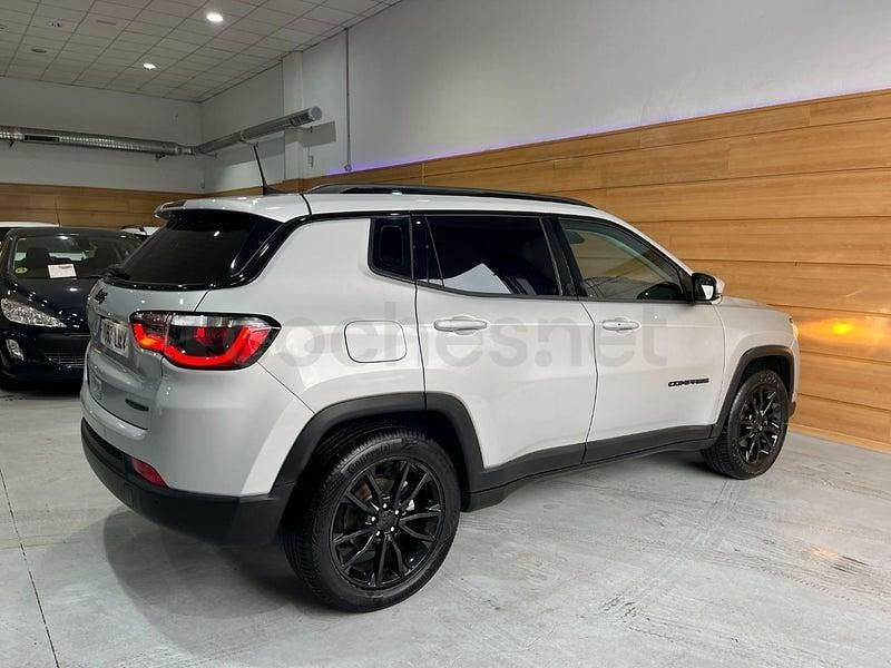 Usado Jeep Compass Limited 130 CV (95 kW) 2021 Gris / plata SUV