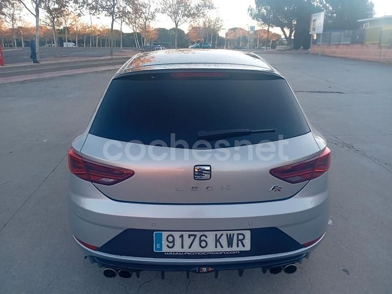 Usado Seat Leon FR 150 CV (110 kW) 2020 Gris / plata Berlina