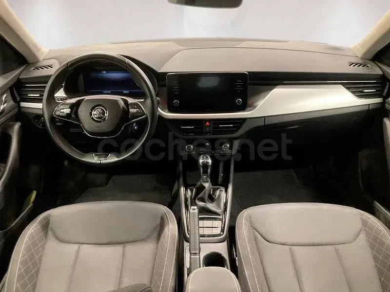 Usado Skoda Kamiq Ambition 110 CV (80 kW) 2022 Negro SUV