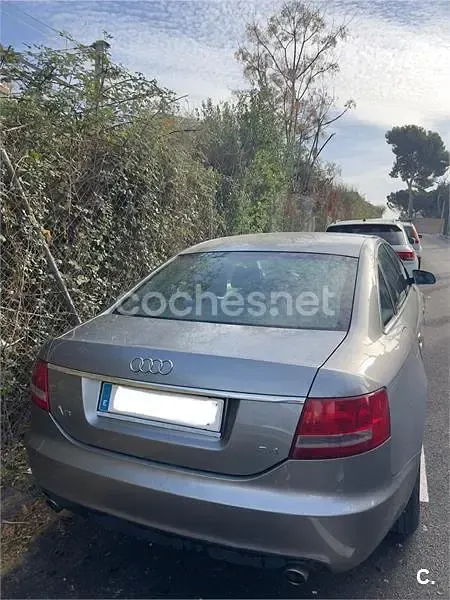 Usado Audi A6 170 CV (125 kW) 2004 Gris / plata Berlina