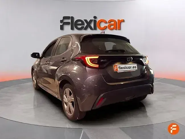 Usado Toyota Yaris Active 116 CV (85 kW) 2025 Gris Utilitario
