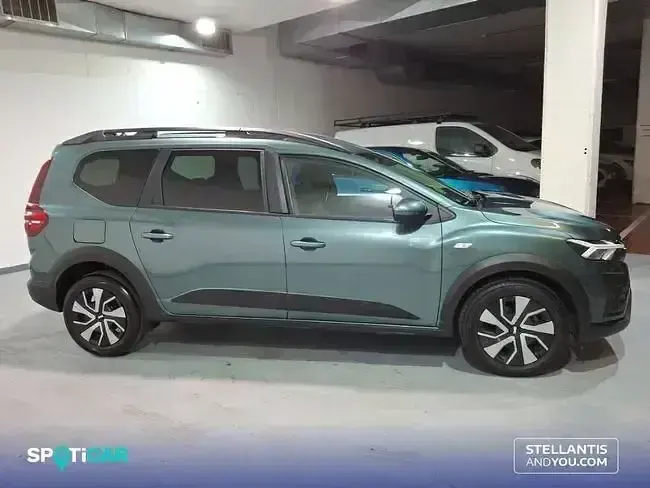 Usado Dacia Jogger Expression 110 CV (80 kW) 2025 Verde Monovolumen