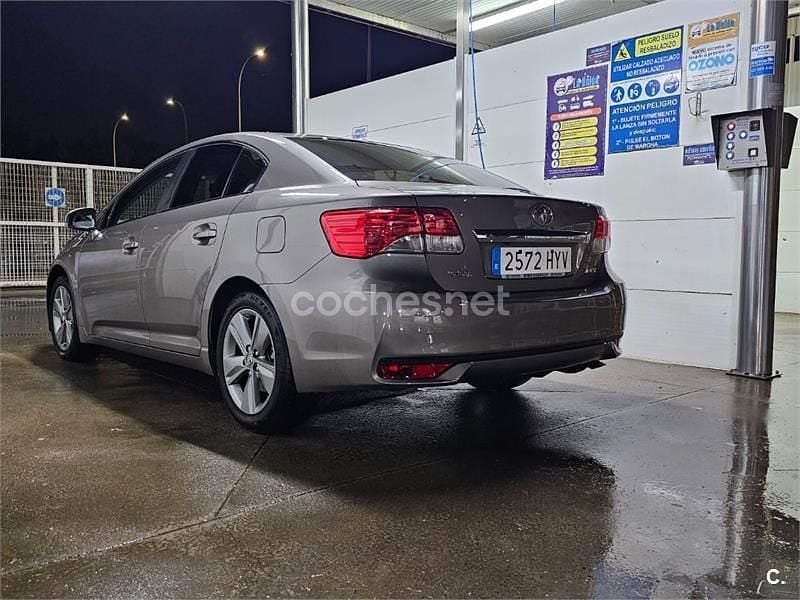 Gris / plata Usado 2014 Toyota Avensis Advance Berlina | 13.000 € (Un poco caro) - Imagen 1/1