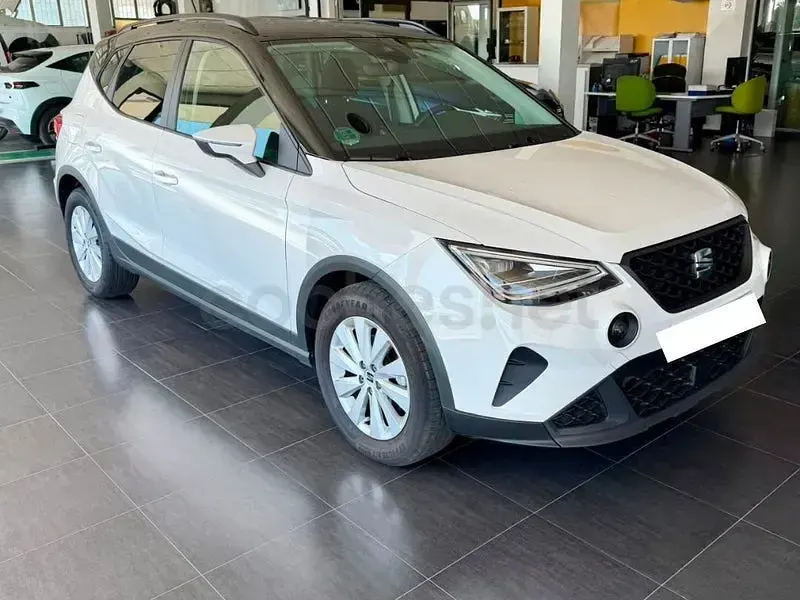 Usado Seat Arona Style 115 CV (84 kW) 2025 Blanco SUV