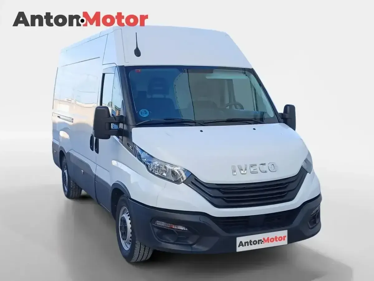 Usado Iveco Daily 156 CV (114 kW) 2023 Blanco Berlina
