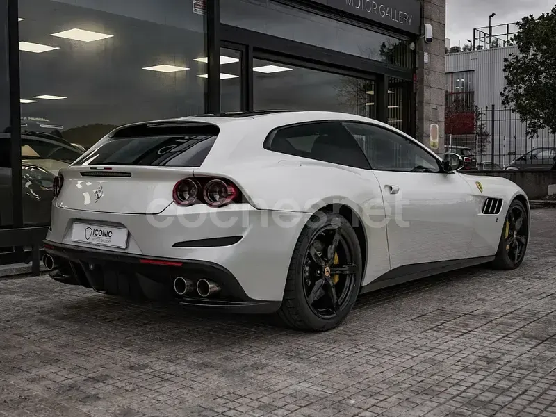Usado Ferrari GTC4Lusso 690 CV (507 kW) 2017 Blanco Familiar