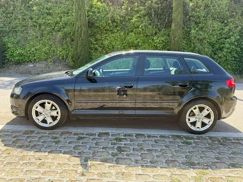 Usado Audi A3 Sportback Attraction 140 CV (102 kW) 2011 Negro Utilitario