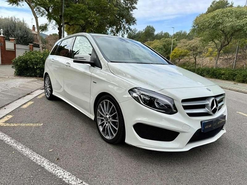 Usado Mercedes B200 136 CV (100 kW) 2018 Blanco Monovolumen