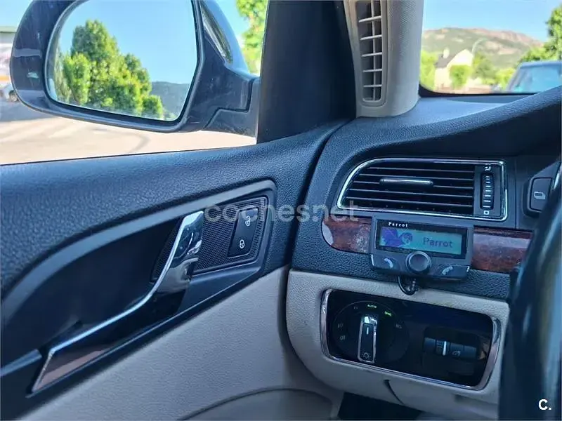 Usado Skoda Superb Elegance 140 CV (102 kW) 2010 Marrón Familiar