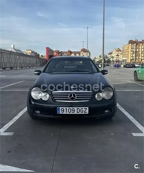 Usado Mercedes C220 143 CV (105 kW) 2003 Negro Berlina