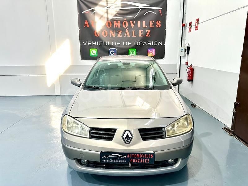 Usado Renault Mégane II Dynamique 110 CV (80 kW) 2006 Gris / plata Berlina