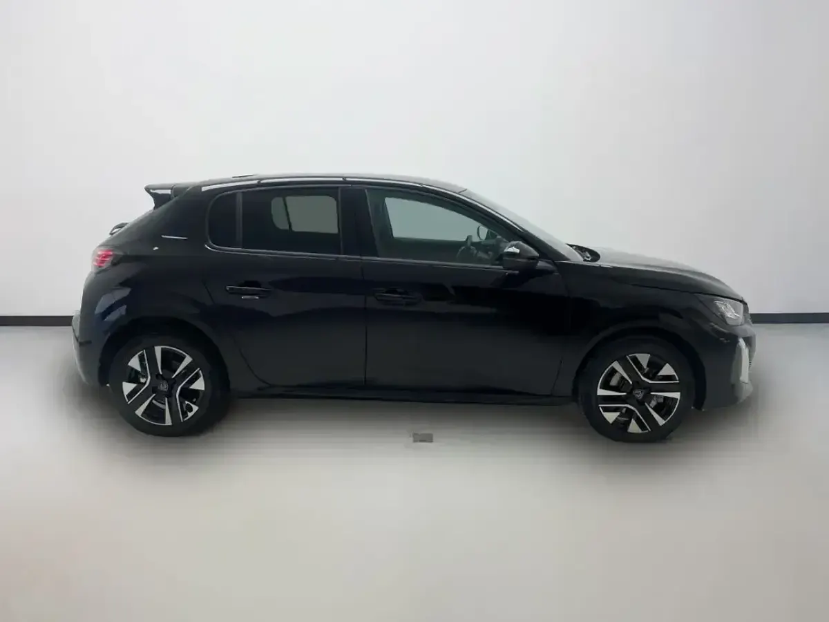 Nuevo Peugeot 208 Allure 110 CV (80 kW) 2025 Negro Utilitario