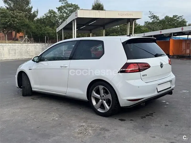 Usado VW Golf VII GTI 220 CV (161 kW) 2016 Blanco Berlina
