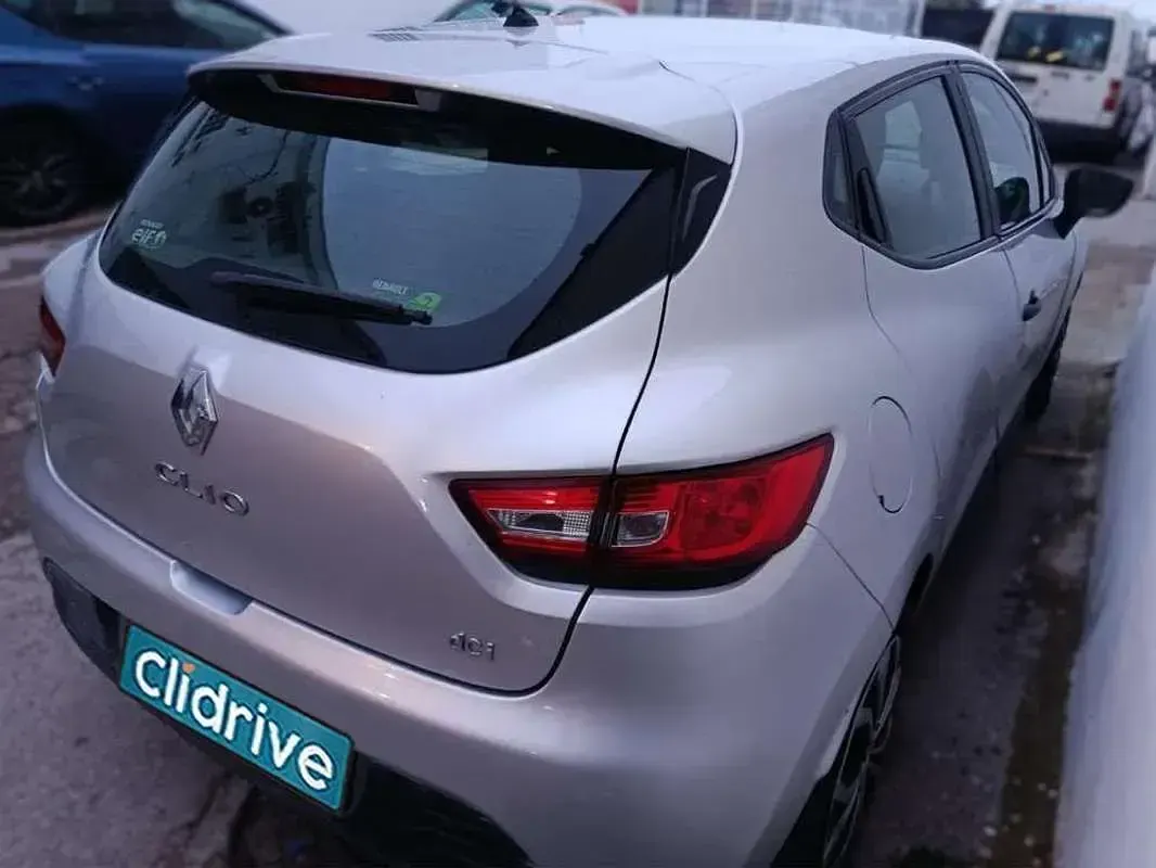 Usado Renault Clio Authentique 75 CV (55 kW) 2015 Gris Familiar