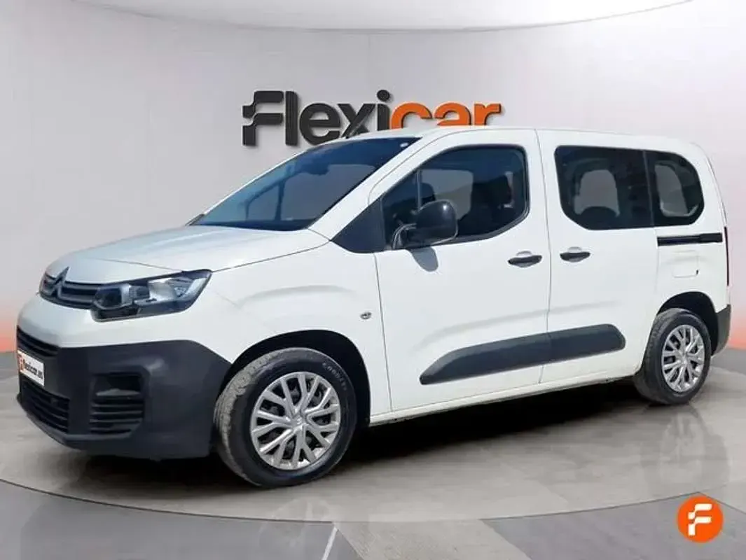 Usado Citroën Berlingo Live 102 CV (75 kW) 2021 Blanco Monovolumen